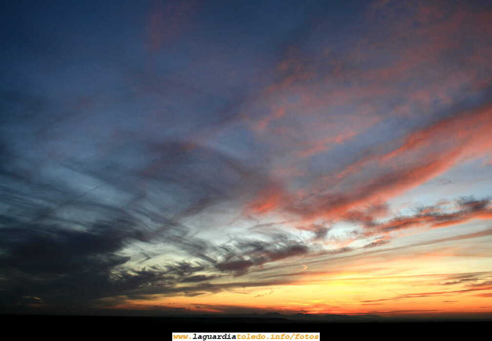 Puesta de sol sobre los cerros de Mora vista desde San Antonio El Viejo (06 de Enero de 2007)