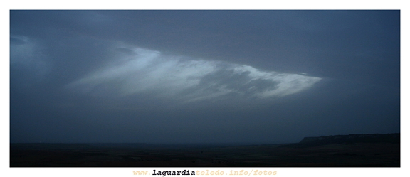 Sábado 25 de agosto de 2007 a las 20h.  Hace viento y amenaza lluvia,