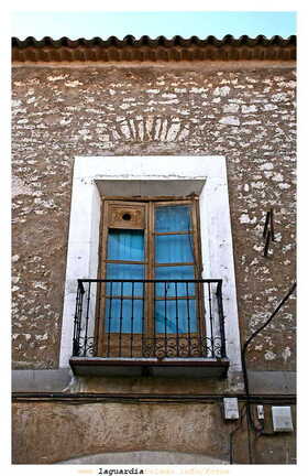 Todos los días paso por el mismo sitio, un día levanté la vista y miré, y me dije anda..... (6 de Noviembre de 2006)