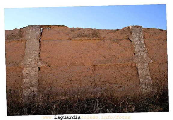 Detalle de un antigua pared de mampostería perteneciente a una bodega. (05 de Noviembre 2006)