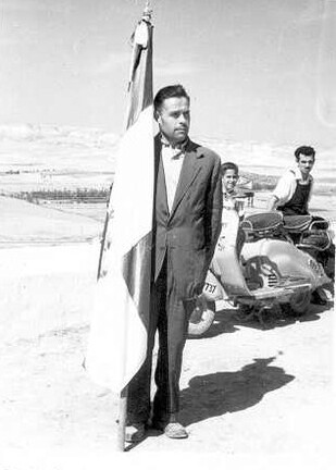 Felix Hernández con la bandera del Santo Niño