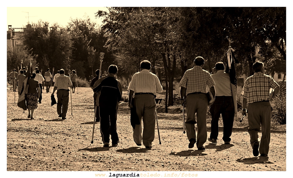 Sábado 15 de Septiembre de 2007. Petición pouplar: Les decimos adios contemplando su andar centenario.