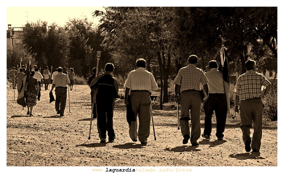 Sábado 15 de Septiembre de 2007. Petición pouplar: Les decimos adios contemplando su andar centenario.