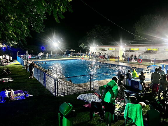 Piscina nocturna 15-7-2023