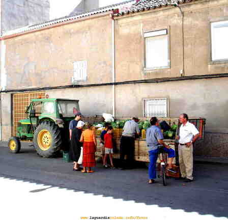 Modalidad de venta tradicional. Puesto de hortalizas en la Calle Ancha