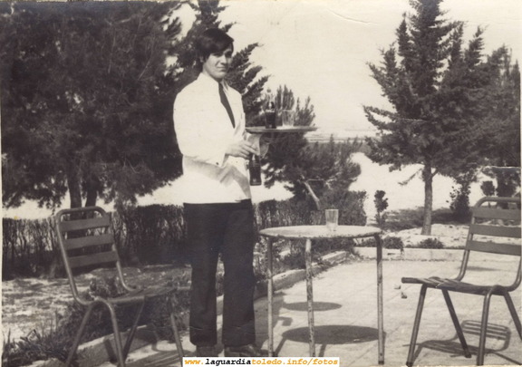 Emilio Mascaraque en la terraza del Llano. Años 70
