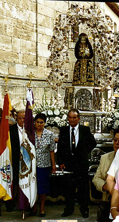 26 de Septiembre el padre de Vitín 'Patas cortas' conduciendo la carroza del Santo Niño de camino al ofertorio de la plaza