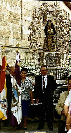 26 de Septiembre el padre de Vitín 'Patas cortas' conduciendo la carroza del Santo Niño de camino al ofertorio de la plaza