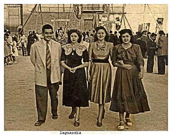 en_la_plaza_con_las_barcas_3_lgt