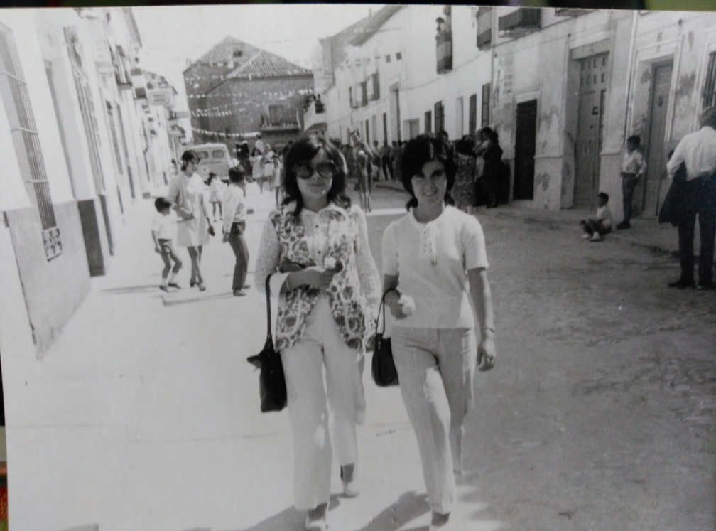 Año 1968 calle mayor en fiestas