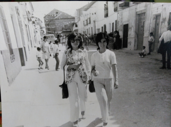 Año 1968 calle mayor en fiestas