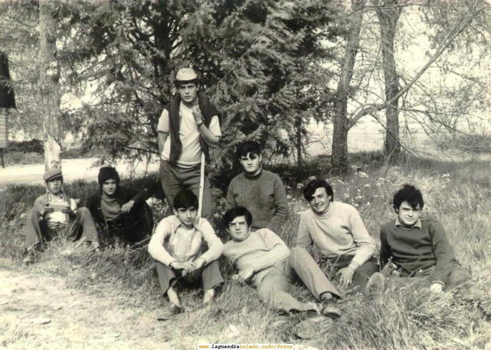 Merienda en el campo. Conocidos de momento: Emilio Orgaz "El Lucero", Vicente Peláez "Potaje", Eusebio Peláez "Potaje",Agustín "El Manchego", Pepe "el de la Plaza".