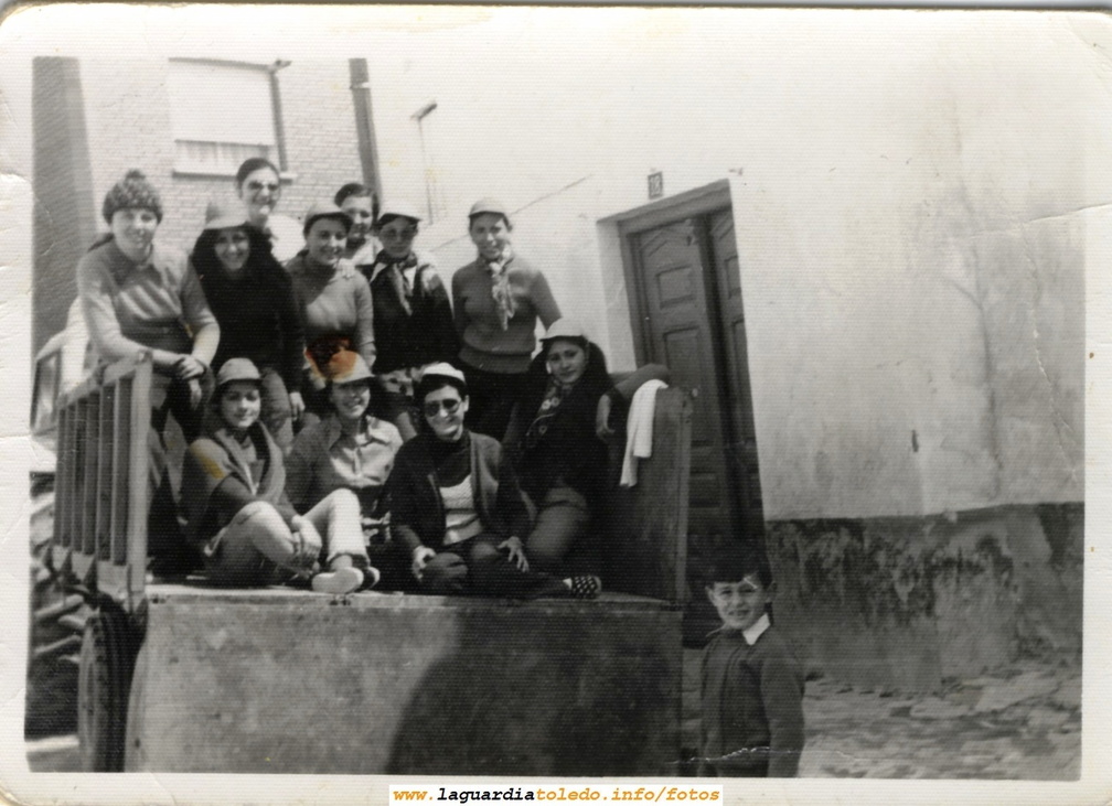Merienda de 1976. Cuadrilla de Mari Carmen Redajo