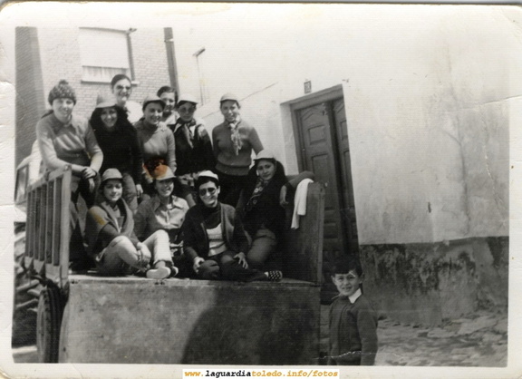 Merienda de 1976. Cuadrilla de Mari Carmen Redajo