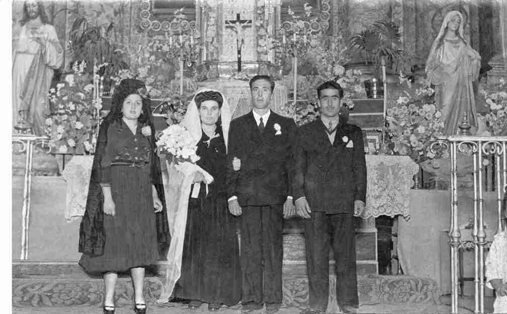 Boda de Pilar Peláez y Osorio Mascaraque. Foto retocada para eliminar desperfectos
