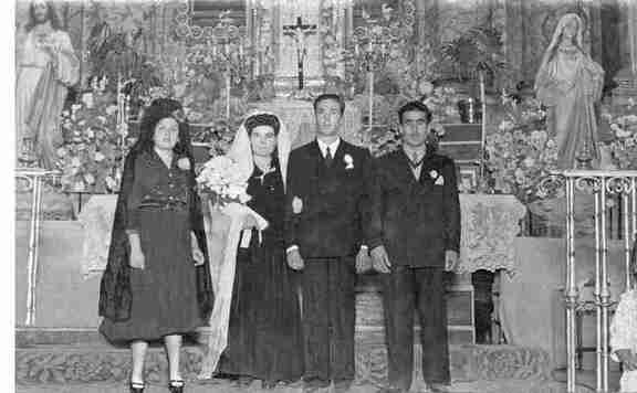 Boda de Pilar Peláez y Osorio Mascaraque. Foto retocada para eliminar desperfectos