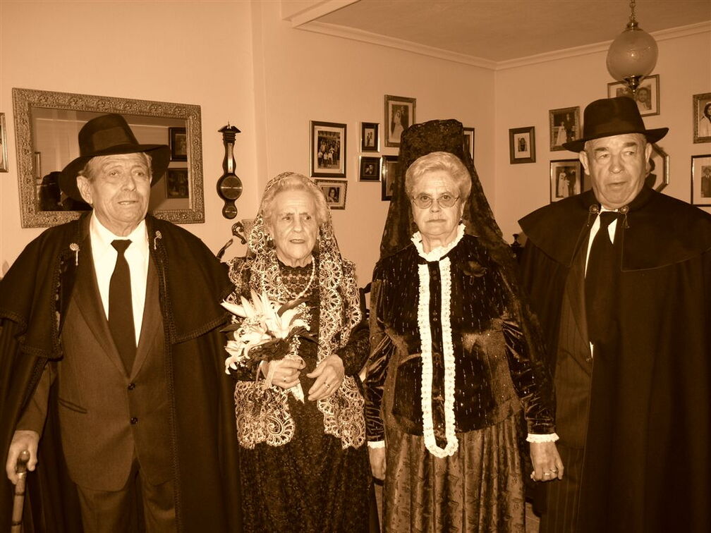 Los novios Inés, Jesús y los padrinos Agustina y Sene