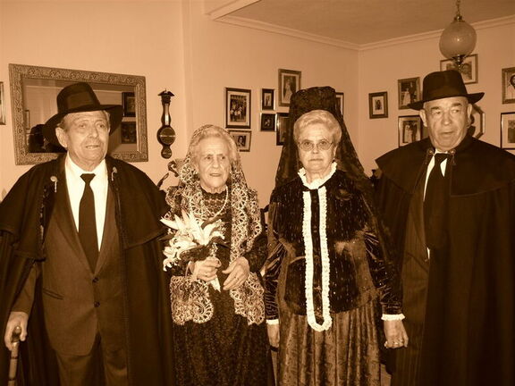 Los novios  Inés, Jesús y los padrinos Agustina y Sene