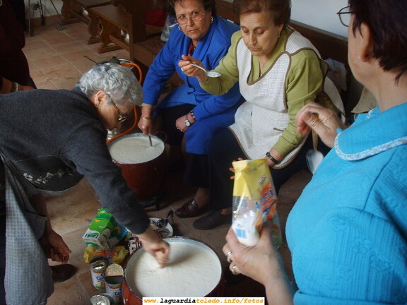 28 de Abril de 2007. Boda de 1910. Preparando el arroz con leche