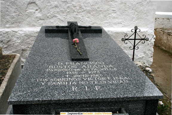1 de Noviembre de 2006, visita al cementerio, Homenaje a Don Francisco Bustos Aranda parroco de esta villa desde 1958 a 1975.