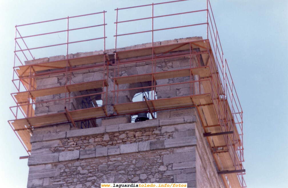 Fotos de la obra del chapitel de La Iglesia. 1990