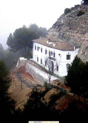 Obras de reconstrucción de la plataforma de la Ermita del Santo Niño avance a 14-Ene-2006