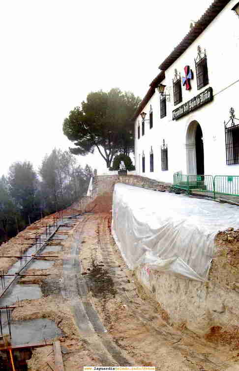 Obras de reconstrucción de la plataforma de la Ermita del Santo Niño avance a 14-Ene-2006