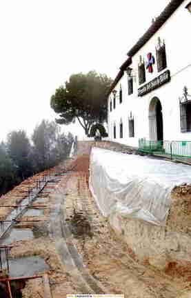 Obras de reconstrucción de la plataforma de la Ermita del Santo Niño avance a 14-Ene-2006