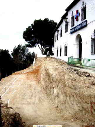 Obras de reconstrucción de la plataforma de la Ermita del Santo Niño avance a 30-Dic-2005
