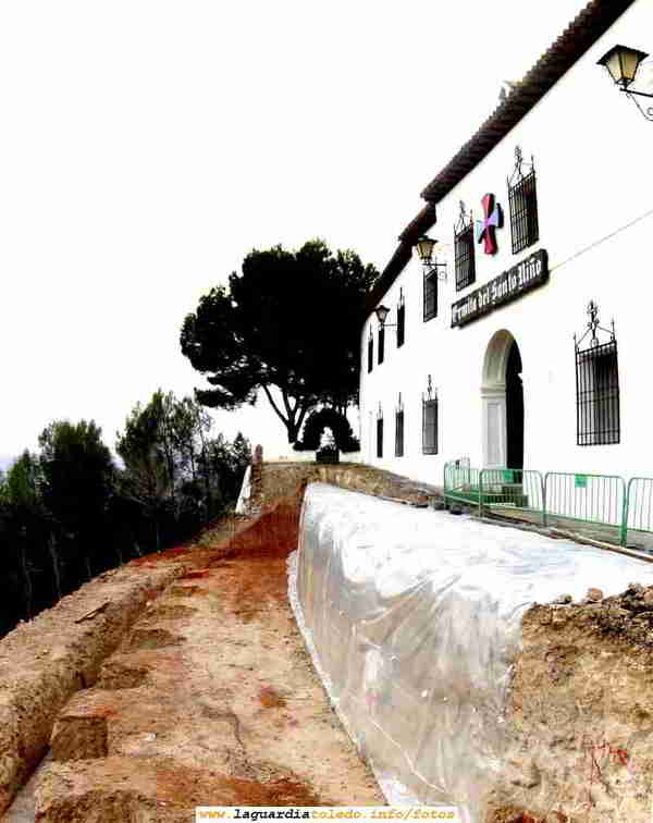 Obras de reconstrucción de la plataforma de la Ermita del Santo Niño avance a 08-Ene-2006