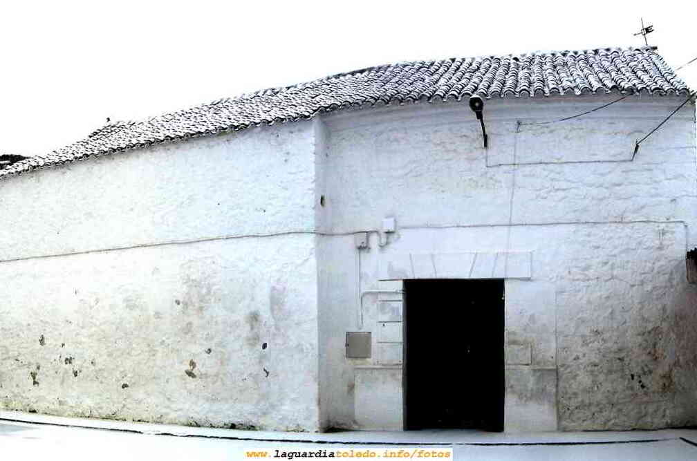 Fachada completa de la Ermita de Jesús.