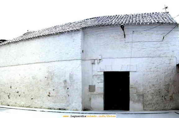 Fachada completa de la Ermita de Jesús.
