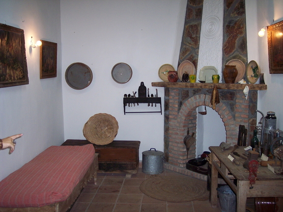 Bonitos rincones con antigüedades que se encuentran dentro de la casa Jaenes (IX)