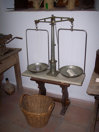 Bonitos rincones con antigüedades que se encuentran dentro de la casa Jaenes (XV)