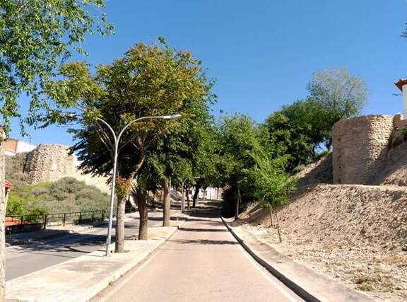 Cuesta la nueva,vista del castillo y el torreón nuevo