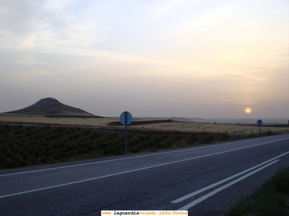 2 de Septiembre de 2006. 20:37. El Cerro la Atalaya contemplando la puesta de sol.