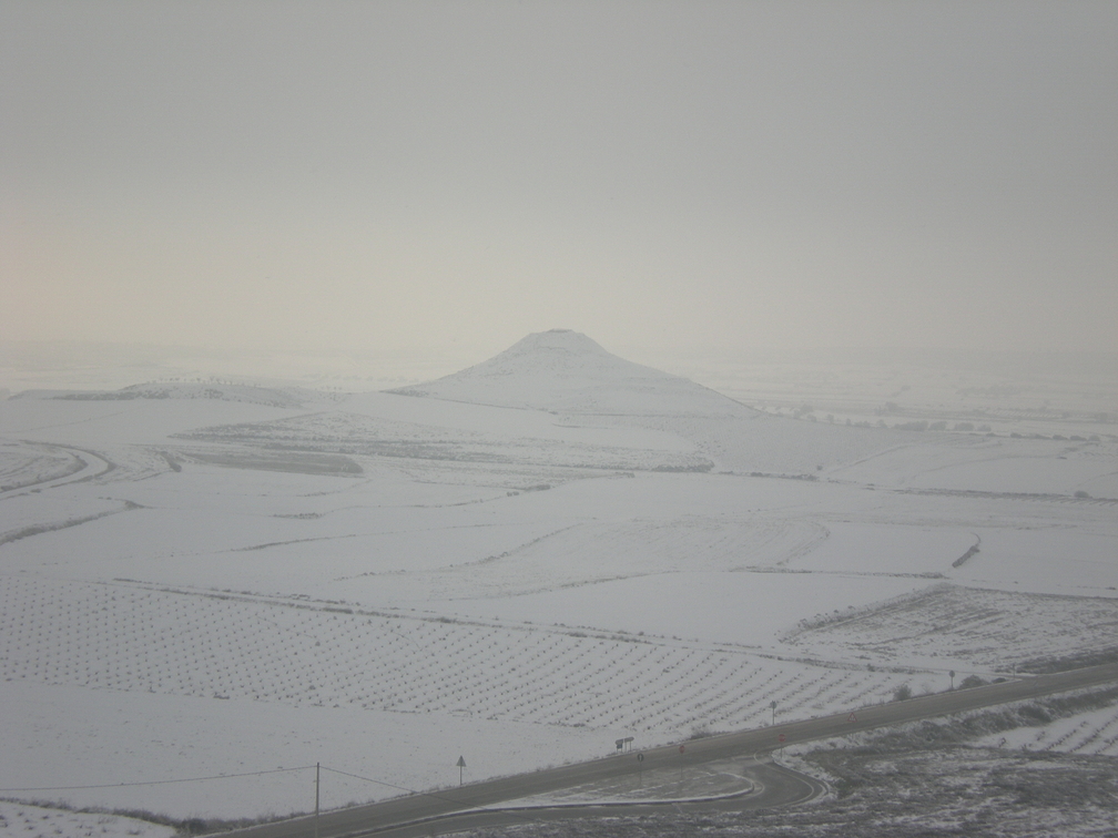 Vista del cerro de la atalaya desde el paseo del norte