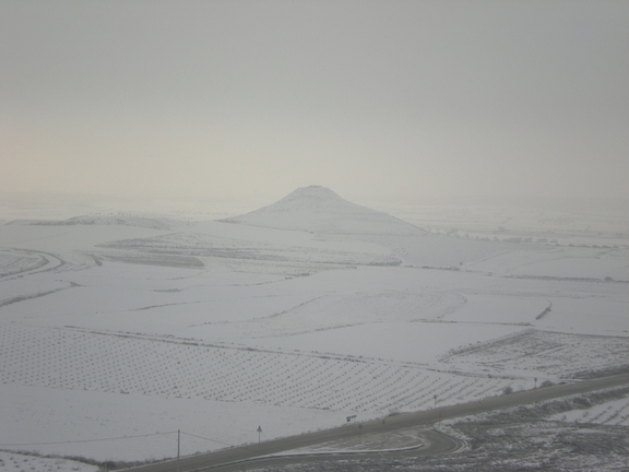 Vista del cerro de la atalaya desde el paseo del norte