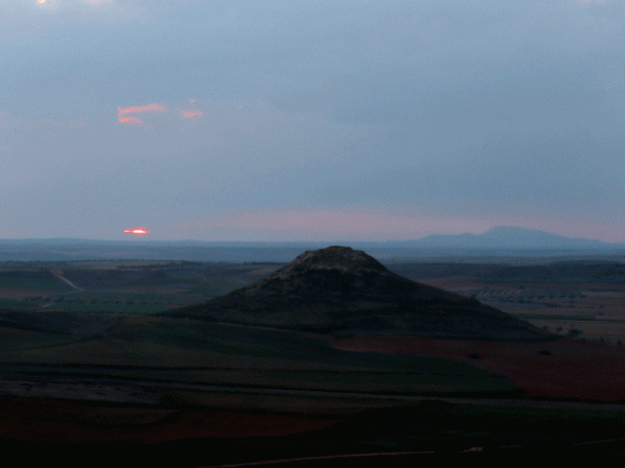 Puesta de sol por el cerro de la Atalaya un día nublado. 19-2-2017