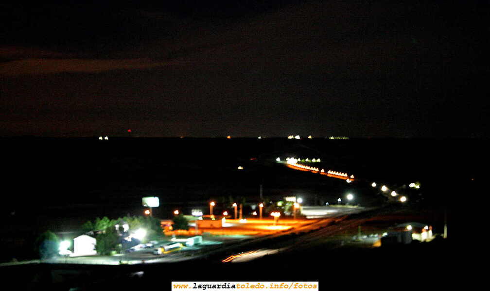 07 de Octubre 2006, La carratera de Andalucía por la noche desde el cerro.