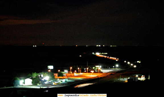 07 de Octubre 2006, La carratera de Andalucía por la noche desde el cerro.