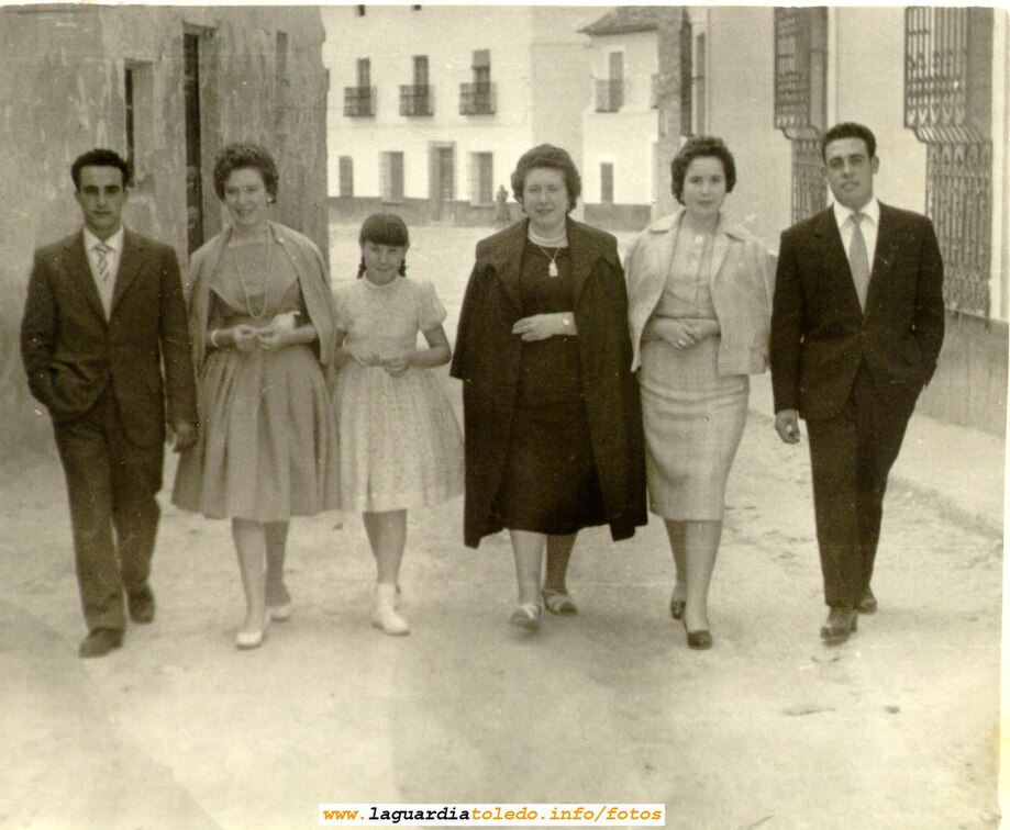 Subiendo desde la Plaza calle Mayor arriba. Años 50