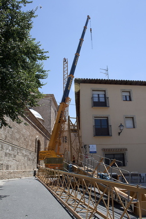 Instalación de grua para las obras del tejado de la iglesia. (18-Julio-2012)  III