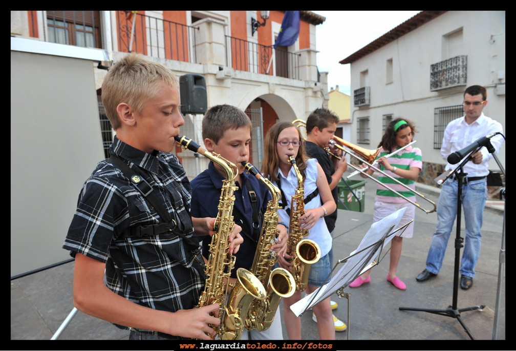 25 de Junio de 2010, Homenaje a Don José Manuel Marín, profesor en La Guardia desde hace 37 años.