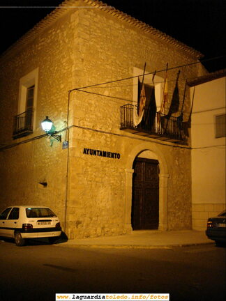 Vista nocturna del Ayuntamiento provisional. El Antiguo "Convento"