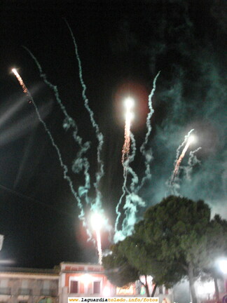 6 de Diciembre de 2006. Fuegos artificiales para festejar el día de la Constitución detrás del ayuntamiento en el Corralón
