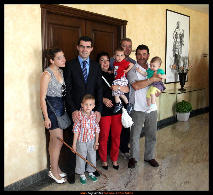 Toma de posesión de alcadía - 11 de junio 2011 - El alcade y familia