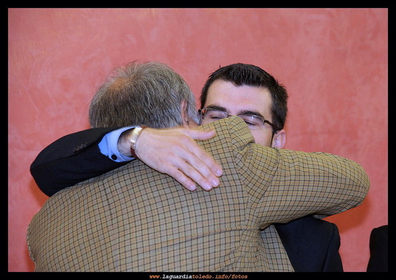 Toma de posesión de alcadía - 11 de junio 2011 - El abrazo de despedida