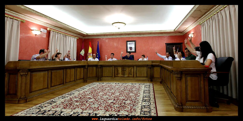 Primer pleno de la nueva corporación salida del 22 mayo 2011, 28 de junio 2011 - La primera votación hubo unanimidad.