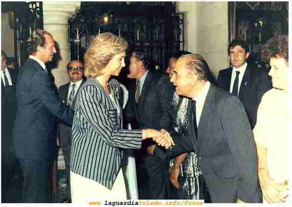 Félix Dones saludando a S.S. M.M. Los Reyes
